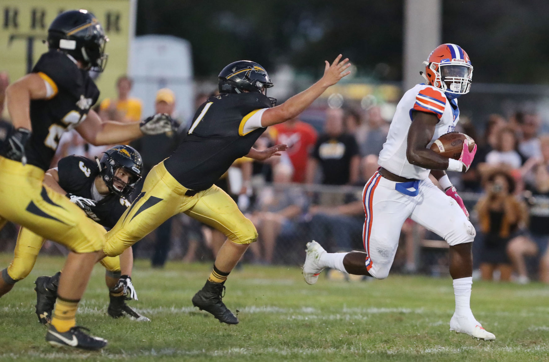 St Teresa vs Tuscola football 15 9.15.18.jpg
